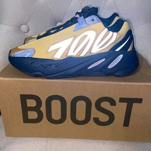 Yeezy 700 MNVN Honey Flux | Size 5 Mens or Size 7 WMNS |Deadstock